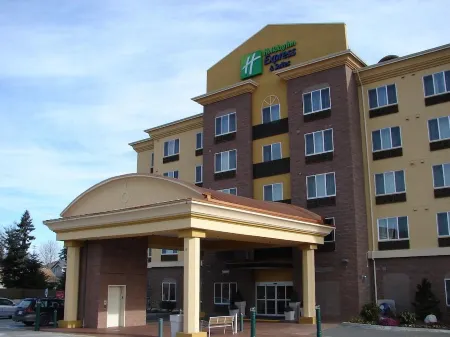 Holiday Inn Express & Suites Seattle North - Lynnwood