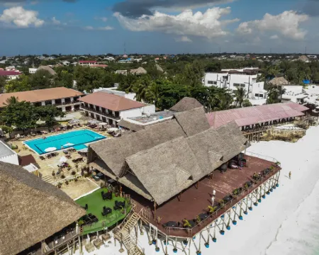 Amaan Beach Bungalows โรงแรมในนุงวี