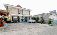 Emilia Homestay فنادق في Gondokusuman