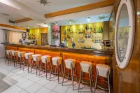 Alea Hotel Apartments - ที่มีบาร์