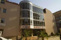 Tropics Hotel