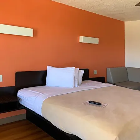 Motel 6 Cameron, MO