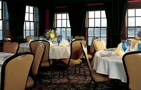 Lighthouse Inn at Aransas Bay Отели в г. Рокпорт