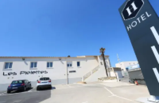 Hôtel Restaurant les Pielettes Hotels in Le Rove