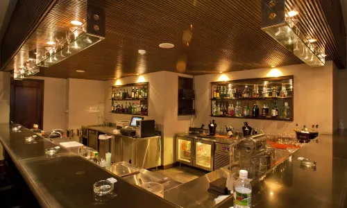 Lakeshore Hotel