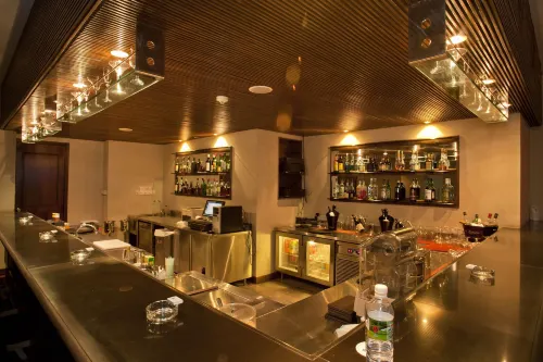 Lakeshore Grand Hotel