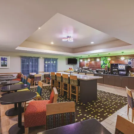 La Quinta Inn & Suites by Wyndham Paris