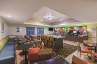 La Quinta Inn & Suites by Wyndham Paris Hotels in Paris