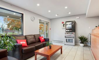 First Canada Hotel Cornwall Hwy 401 on - Housity