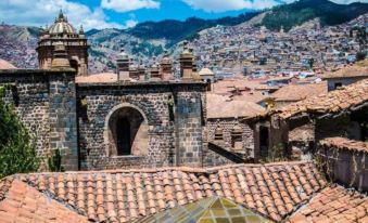 Cusco Plaza Nazarenas