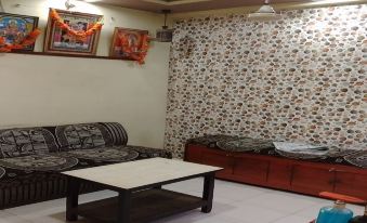 Hotel Dwarkesh & Guest House