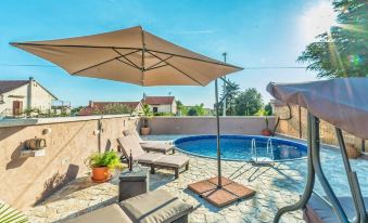 Lovely Apartment in Pakoštane with Private Swimming Pool