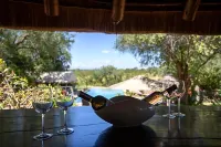 Milima Big 5 Safari Lodge - bar