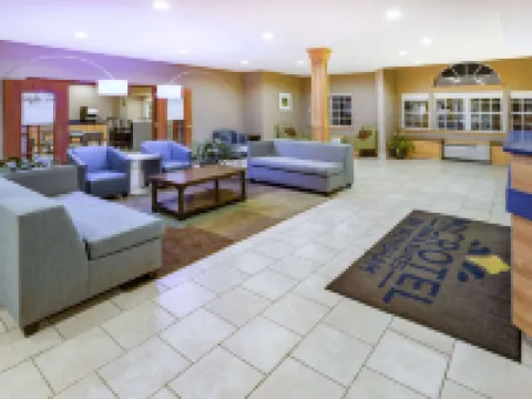 ไมโครเทล อินน์แอนด์สวีทส์ บายวินด์แฮม จอห์นสทาวน์ โรงแรมในFulton County