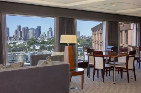 Hilton Boston Logan Airport Отели рядом с достопримечательностью «Фанеил Холл Маркетплас»