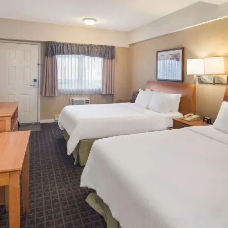 SureStay Hotel by Best Western North Vancouver Capilano Отели рядом с достопримечательностью «Стэнли Парк»