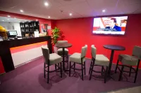 Ramada by Wyndham South Mimms M25 - bar