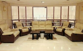 1 Land Premium Hotel
