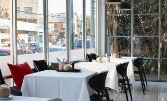 5. 코스모폴리탄 호..