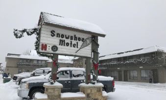 Snowshoe Motel