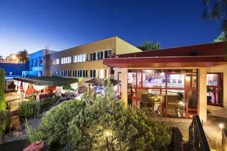 Hotel Therma Dunajská Streda Отели рядом с достопримечательностью «Thermalpark Dunajska Streda»