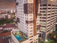 Crown Prince Hotel Surabaya Managed by Midtown Indonesia Hotel berhampiran Monumen Bambu Runcing