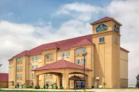 La Quinta Inn & Suites by Wyndham Dumas Hotels near Dumas Aquatic Park