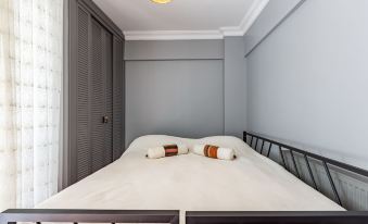 Stylish Flat Near Popular Attractions in Moda - Housity