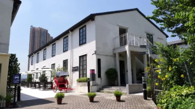 Jao Tsung-I Academy, Heritage Lodge Hotels in 