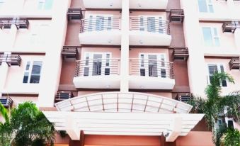 Suitetrails - Stradella Hotel