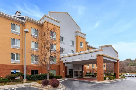 Fairfield Inn & Suites Atlanta Stonecrest Отели рядом с достопримечательностью «Заказник Дэвидсон-Арабия Маунтин»