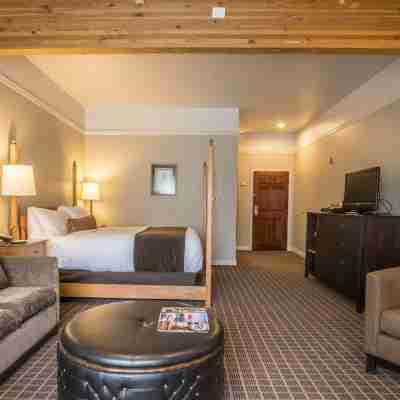 Pine Ridge Inn Rooms