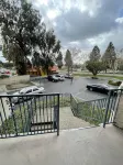 Chino Motel - parking