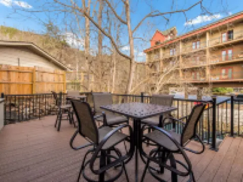 Econo Lodge Inn & Suites on the River Hotels in Gatlinburg