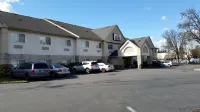 Days Inn & Suites by Wyndham Vancouver