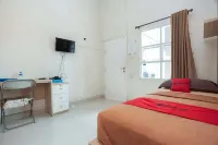 RedDoorz Syariah @ Jalan Hos Cokroaminoto Jambi Hotels in Kota Baru