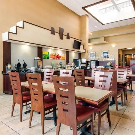 Quality Inn & Suites Tarpon Springs South