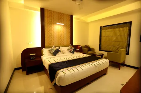 The Pinnacle Inn Sarnath Отели рядом с достопримечательностью «Дхамек»