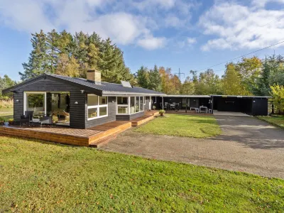 "Alida" - 1.1km from the Sea