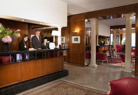 콜로나 팰리스 호텔