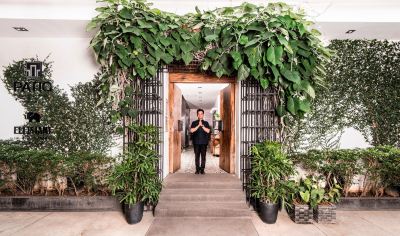 庭 パティオ ホテル&アーバン リゾート プノンペンの写真