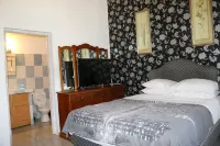 Little Savoy Guest House Hotels near Runaway Bay