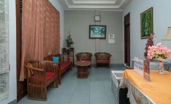 RedDoorz Near Tugu Yogyakarta 2