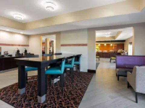 La Quinta Inn & Suites by Wyndham Houston Bush Intl Airpt E ヒューストンのホテル