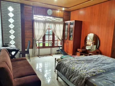 Wooden House Villa Lembang Hotels in Kayuambon