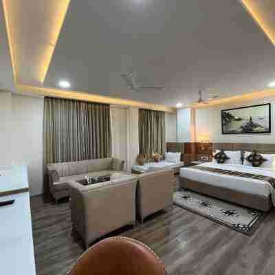 Hotel Dolphin Grand Rooms