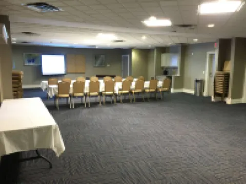 Best Western Plus Kalamazoo Suites - parking