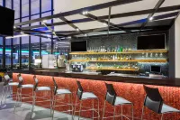 奎雷塔羅華美達安可酒店 - 酒吧