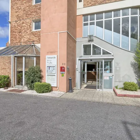 Campanile Paris Ouest - Nanterre - la DÉFENSE Отели в г. Нантер