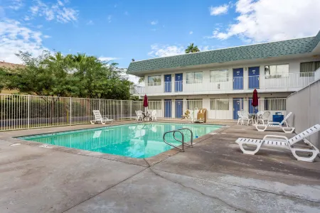 Motel 6 Blythe, CA Отели в г. Блайт